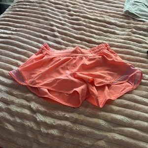 2.5 inch low rise lululemon hotty hot shorts size 6